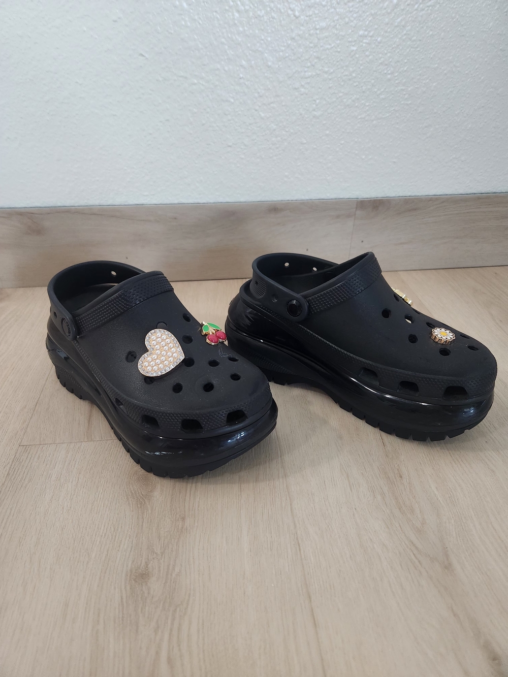 Crocs Clasic Plataform Black Clog Women's Shoes with Fun Charms - Picture 2 of 5